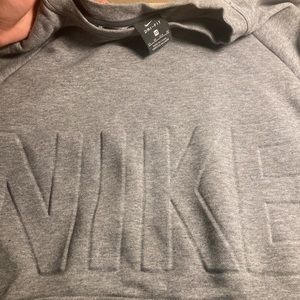 NIKE women’s sweatshirt
•comfortable and loose